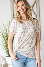 Load image into Gallery viewer, Floral Print Top With Short Sleeves - Plus Size
